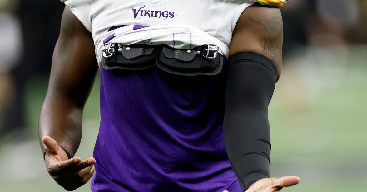 Vikings Saints Football