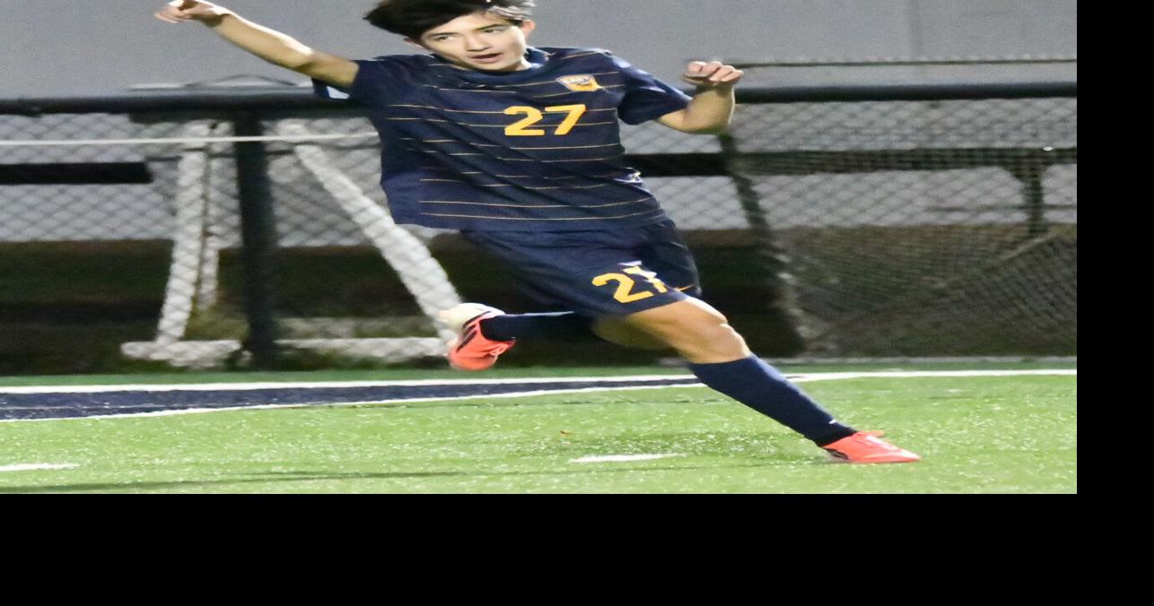 East Fairmont pulls away from Brooke, awaits North Marion in regional semifinal