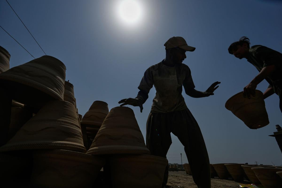 Climate Pakistan Heat Workers | World News | wvnews.com