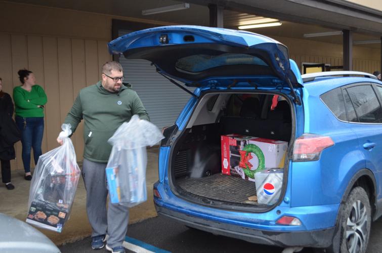 Marion County, West Virginia, Christmas Toy Shop aids roughly 1,200