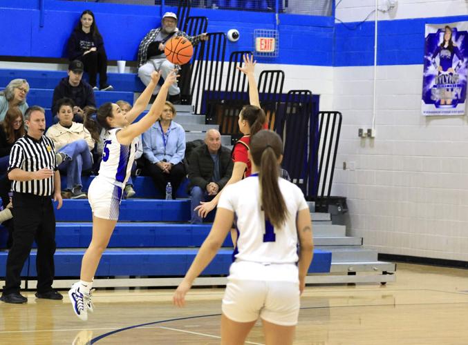 Brooklyn Smith hits a 3