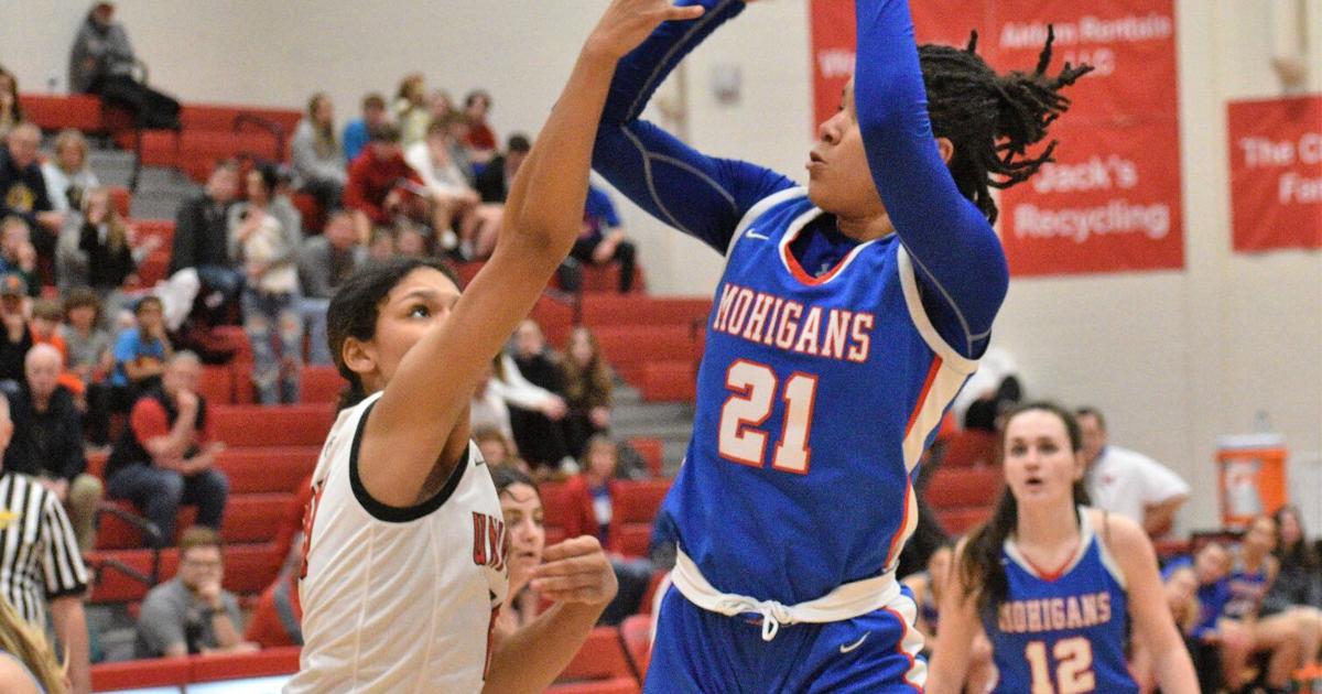 Defense leads girls to win in state tournament opener West