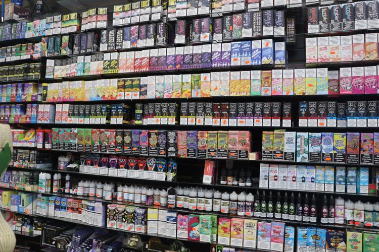 what is the federal age for tobacco History of tobacco minimum purchase age by U.S. jurisdiction