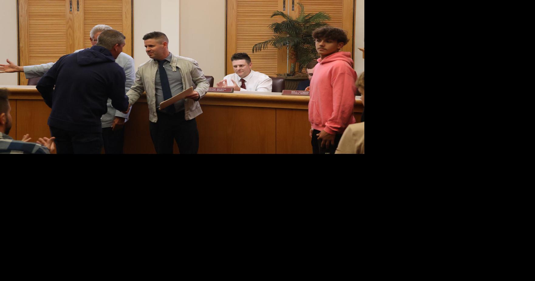 Riffle shakes Marozzi's hand | | wvnews.com