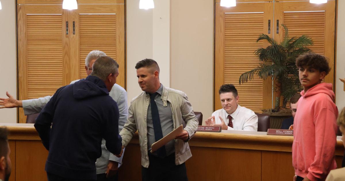 Riffle shakes Marozzi's hand | | wvnews.com