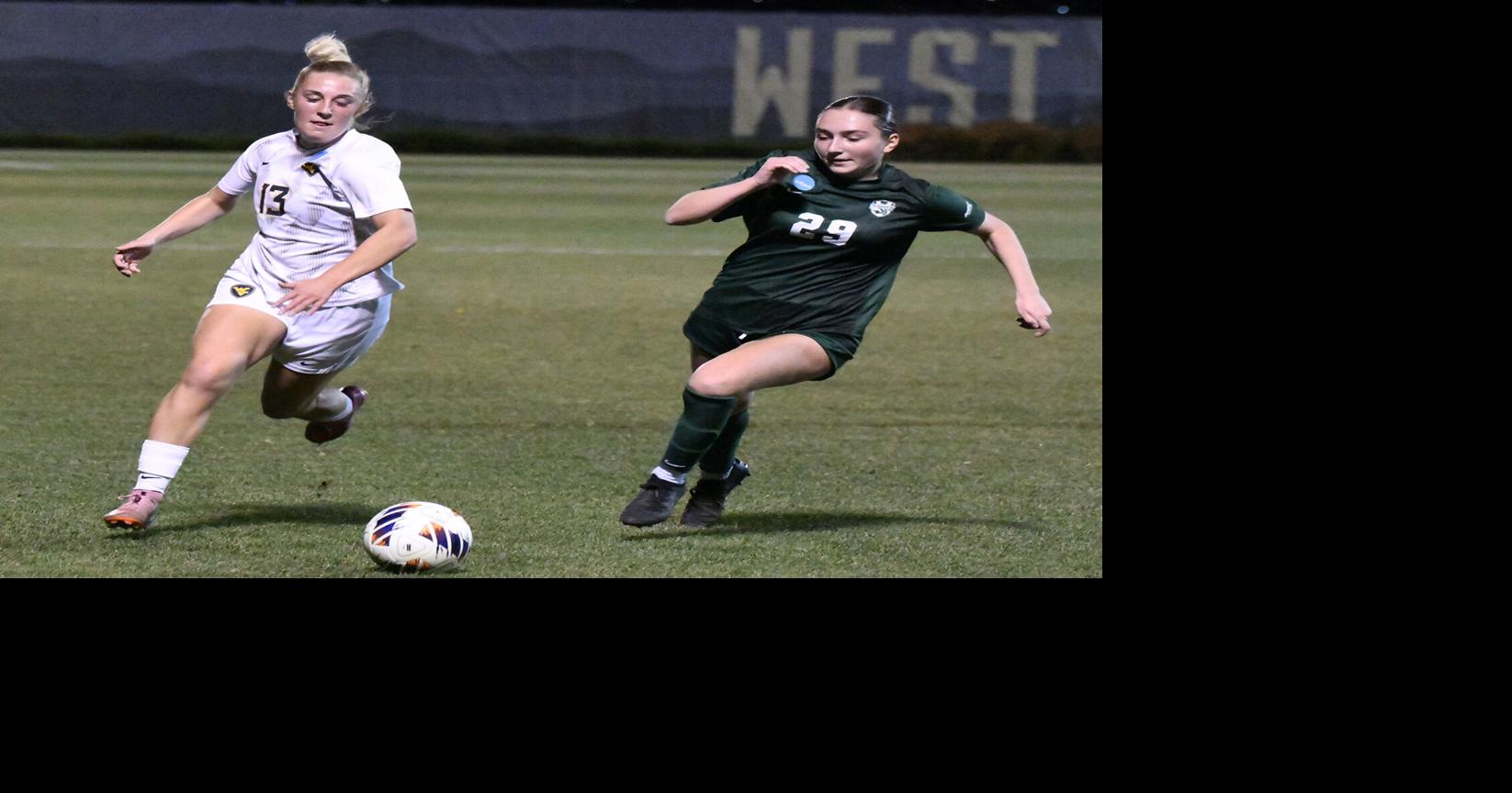 WVU women's soccer Anna Hauer pushes front