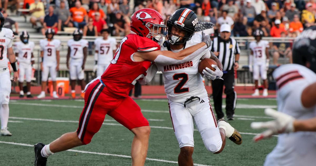 Bulldogs win showdown with Bridgeport, 35-21