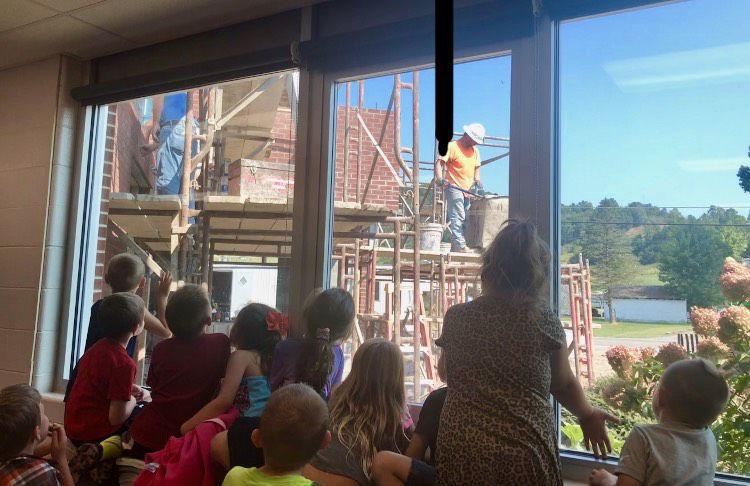 Hodgesville Elementary School kids get window to world of ...