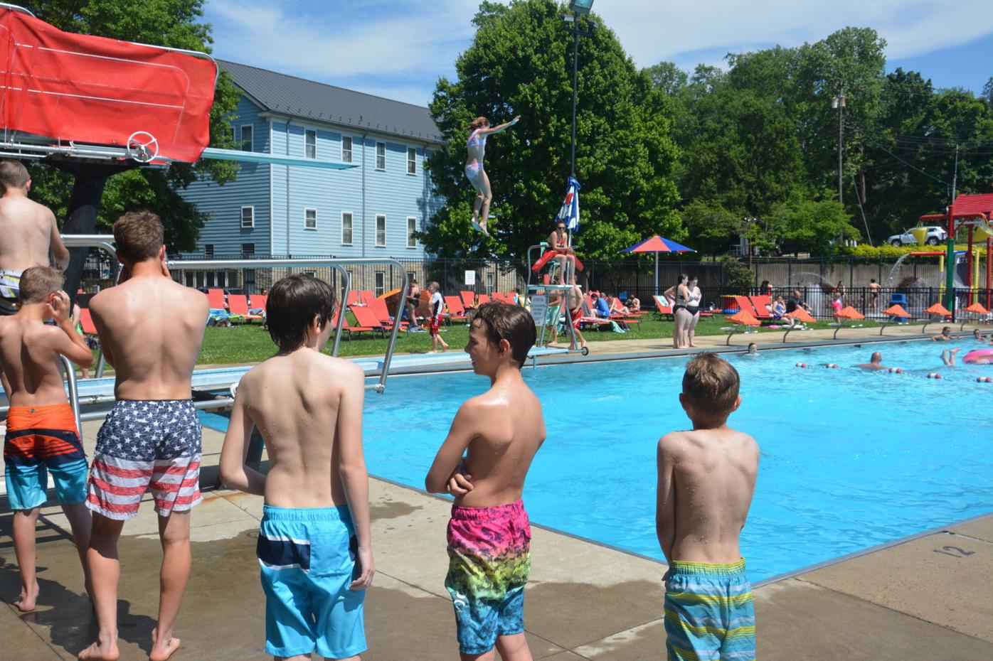 Heat Wave Draws West Virginia Families To Public Pools Warm Weather Expected To Continue Wv News Wvnews Com