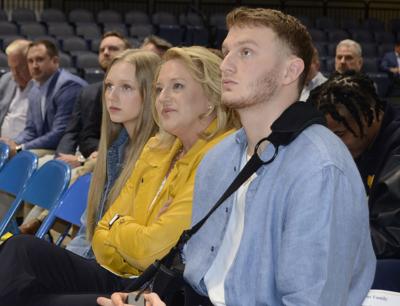 WVU basketball 0328 DeVries family front