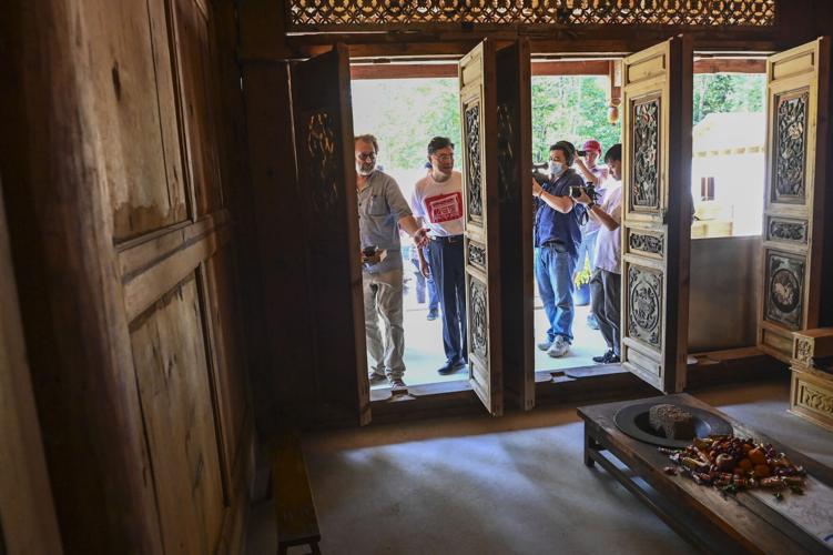 A Chinese farmhouse in West Virginia bridges politics and a pandemic