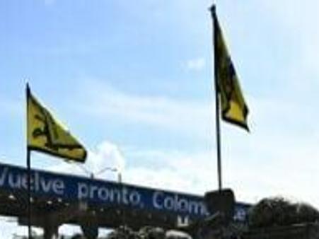 The Chant | Local thrift shop carries trendy items at reasonable prices, image size:1200x900