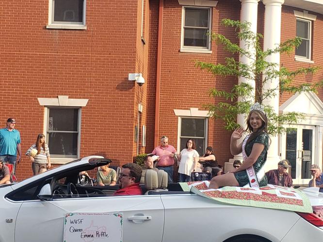 Strawberry Festival holds Junior Royalty Parade and 'Strawberry Idol