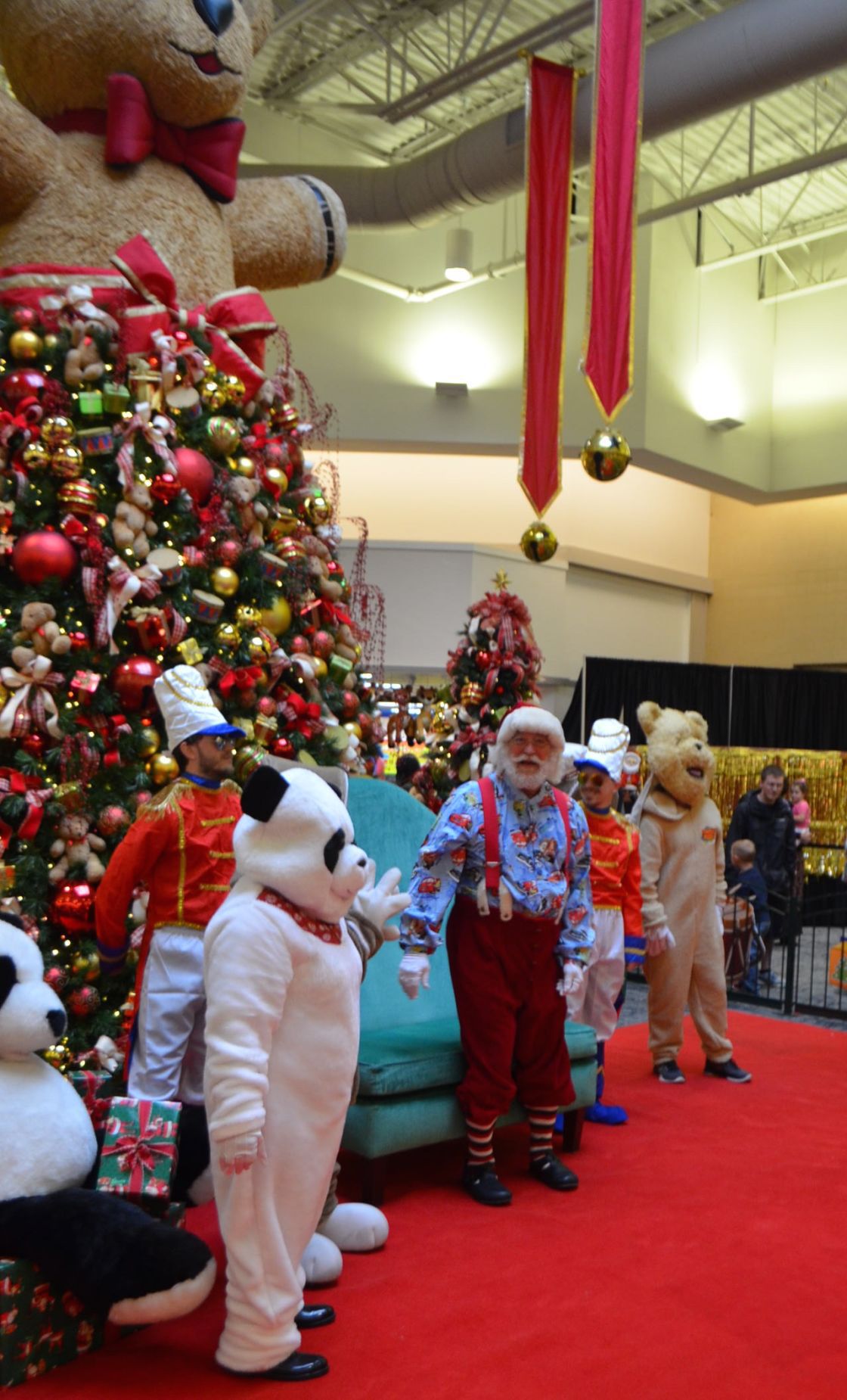 Santa makes grand entrance at Meadowbrook Mall Saturday Free
