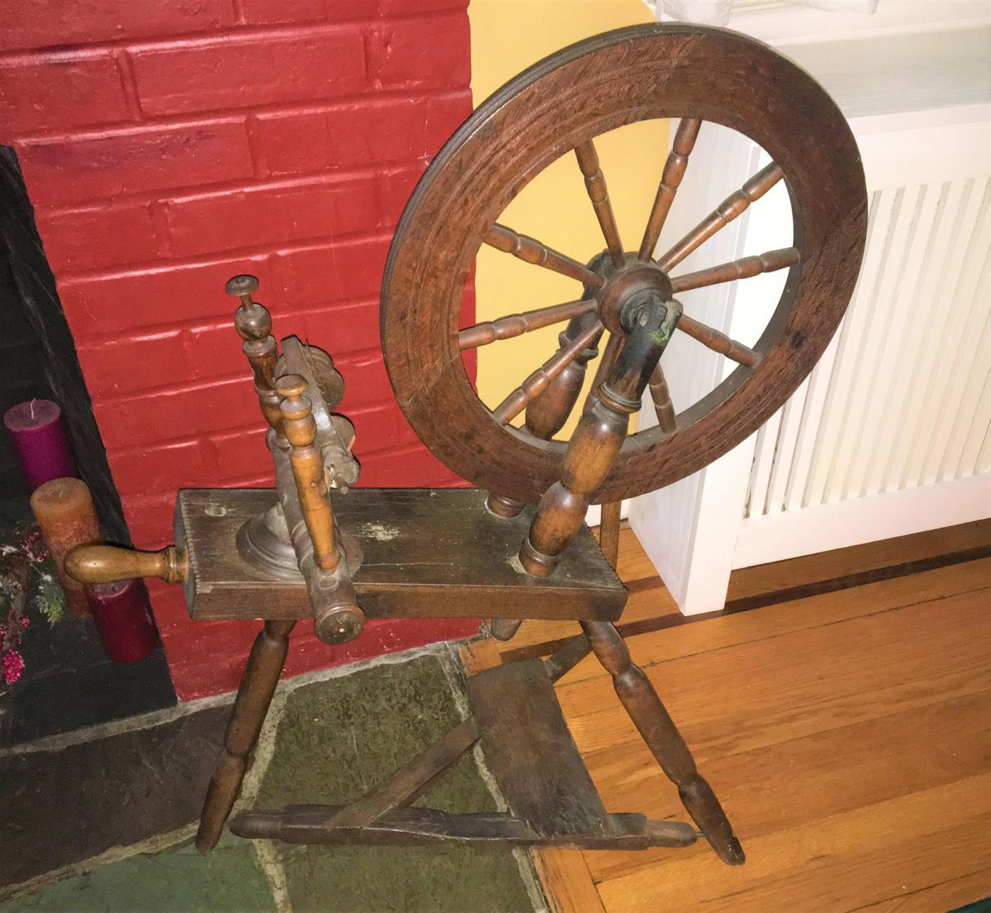 Premium Photo  Old fashioned wooden spinning wheels, vintage yarn making  equipment