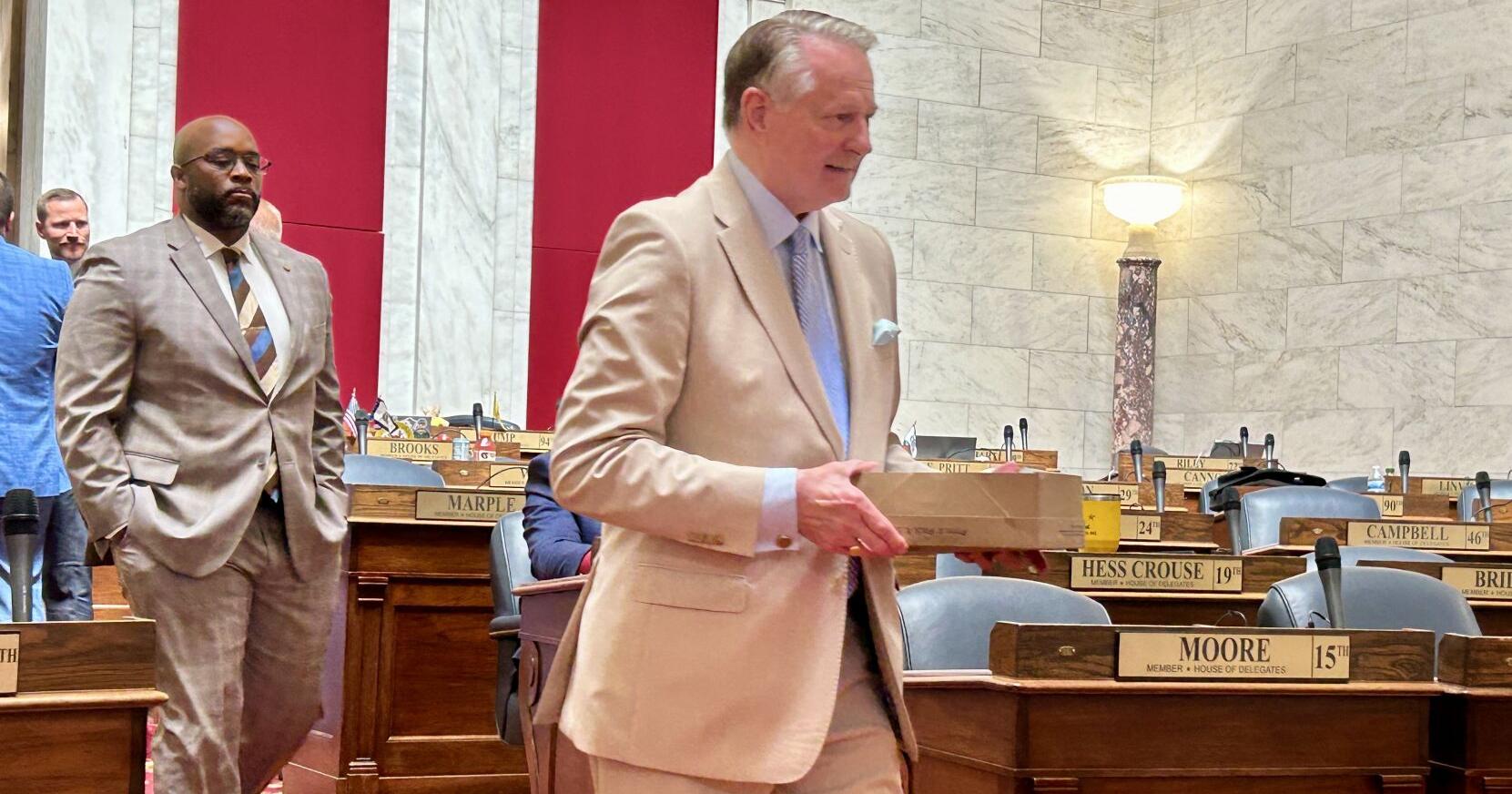 West Virginia Democratic gubernatorial hopeful denies rumors of dropping out of race while pushing petition for reproductive rights constitutional amendment - Vimarsana News