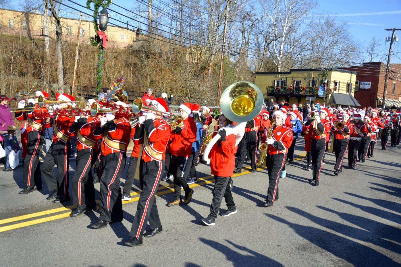 'It’s a real community event' Bridgeport enjoys Christmas parade