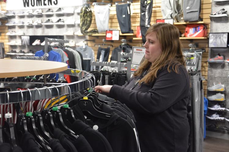 Meadowbrook Mall stores busy with lastminute shoppers in Bridgeport