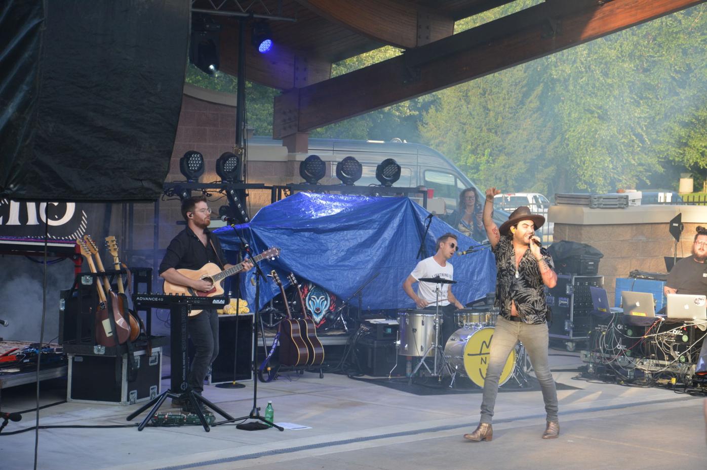Chart Topping Country Artists Serenade Music Fans At Clarksburg Amphitheater West Virginia News Wvnews Com Chart Topping Country Artists Serenade Music Fans At Clarksburg Amphitheater West Virginia News Wvnews Com