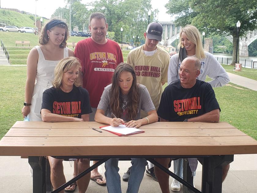 Mazelon Headed To Seton Hill To Compete In Lax High School
