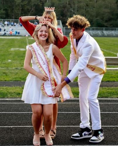 South Gallia crowns homecoming king and queen