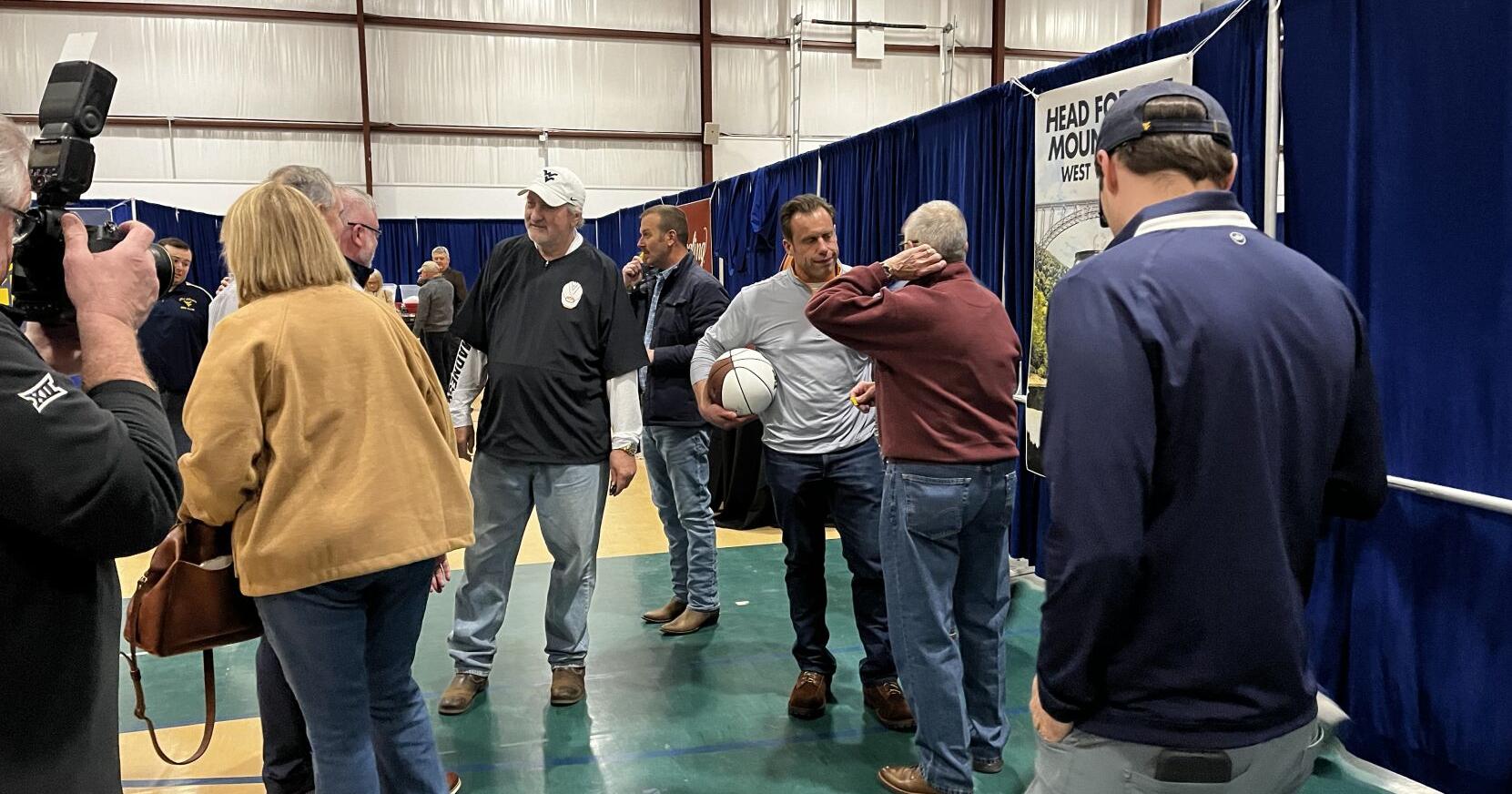 Bob Huggins Fish Fry celebrates success as it raises money for cancer treatment in West Virginia - Vimarsana News