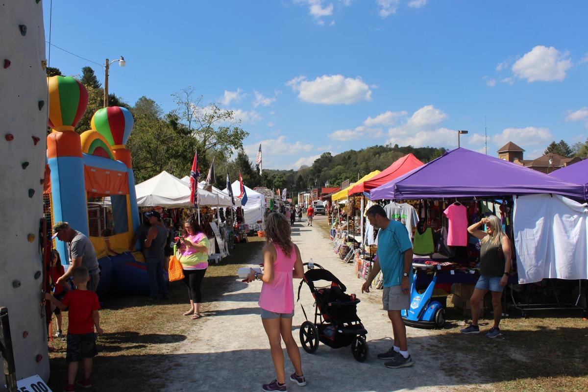 Salem, WV, Apple Butter Festival kicks off with various entertainment