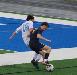 East Fairmont scores twice in final minutes to beat Frankfort, 2-1