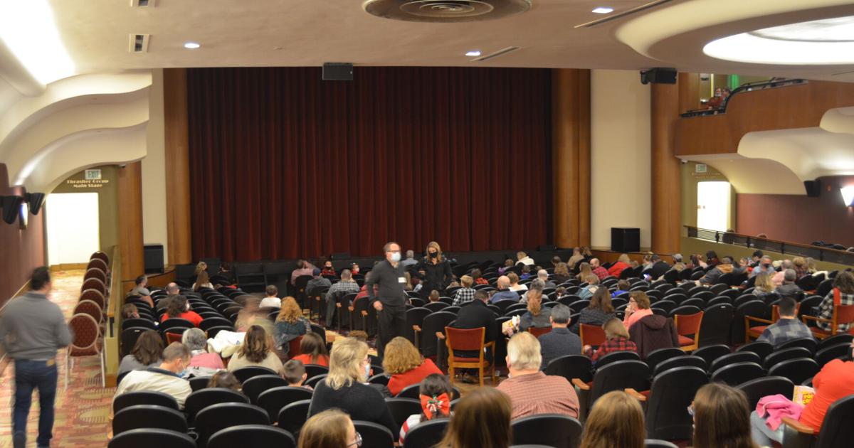 Holiday Dreams Cirque at Robinson Grand Performing Arts Center in Clarksburg, West Virginia | Harrison News Holiday Dreams Cirque at Robinson Grand Performing Arts Center in Clarksburg, West Virginia | Harrison News