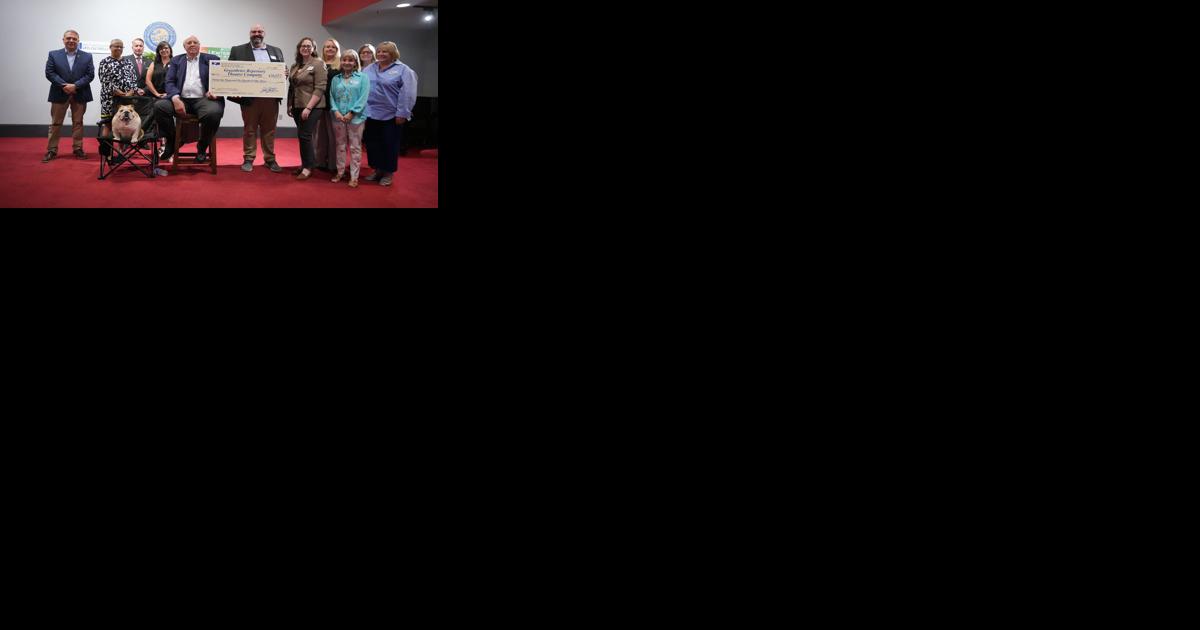 Gov. Justice announces 21 art grants at the Greenbrier Valley Theatre in Lewisburg - Vimarsana News