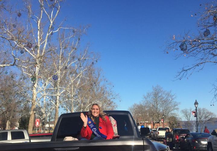 Gallipolis Christmas parade draws 70 entries, plenty of spectators