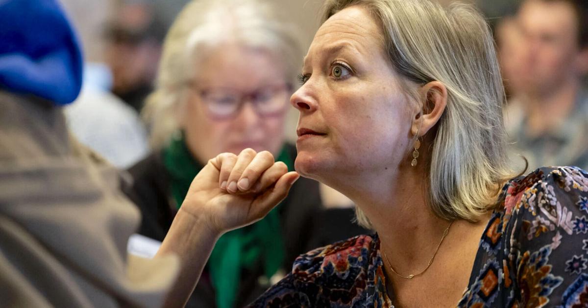 Bextel, a candidate for governor, sues the town of Jackson over public records