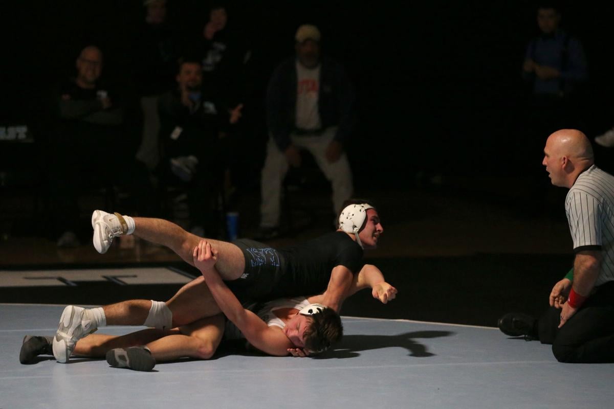 20200122-spts-wrestling-mc-8.JPG