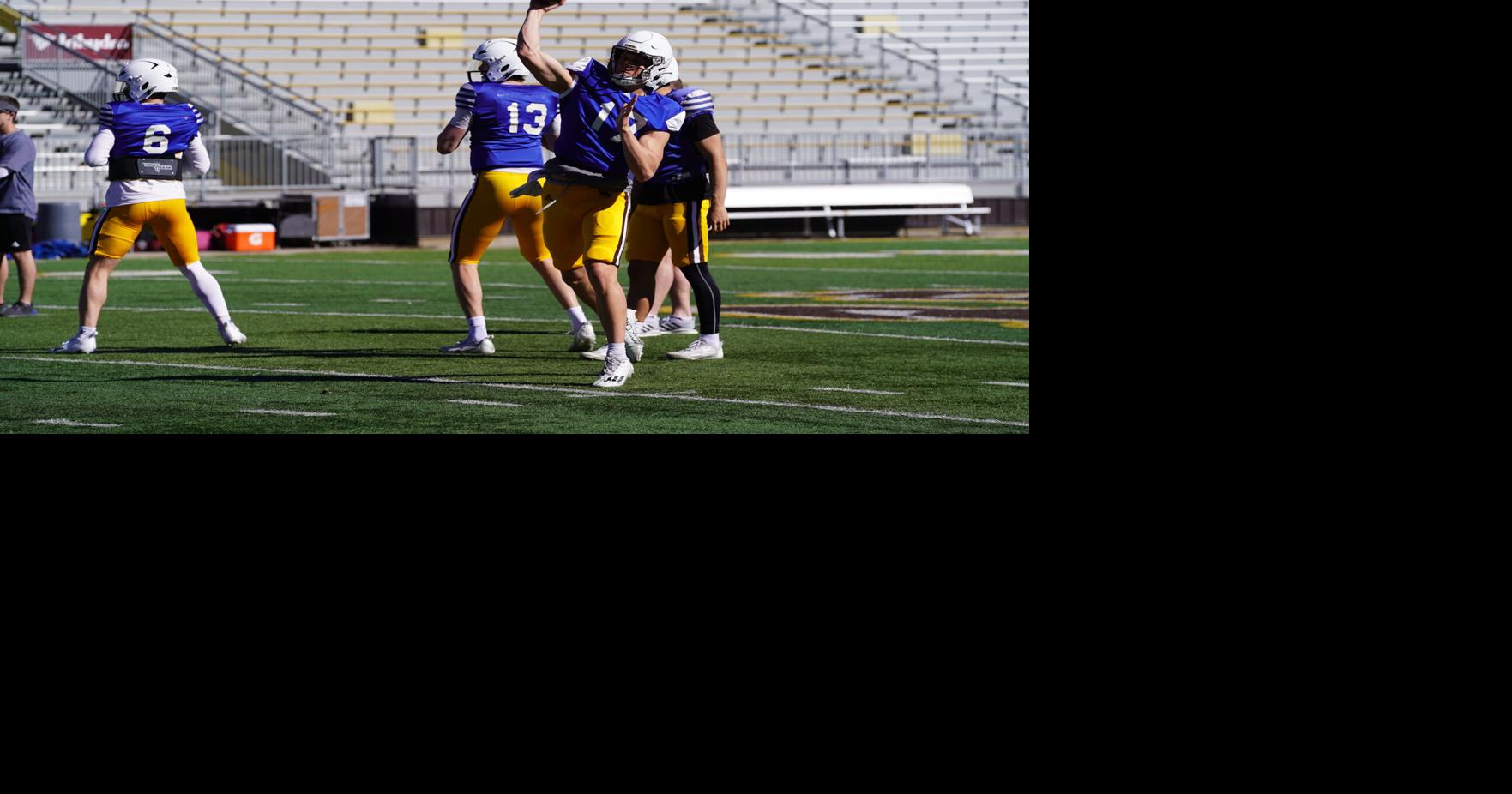 Evan Svoboda keying in on backup quarterback position University of