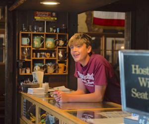 Summer job market welcomes teenage workers
