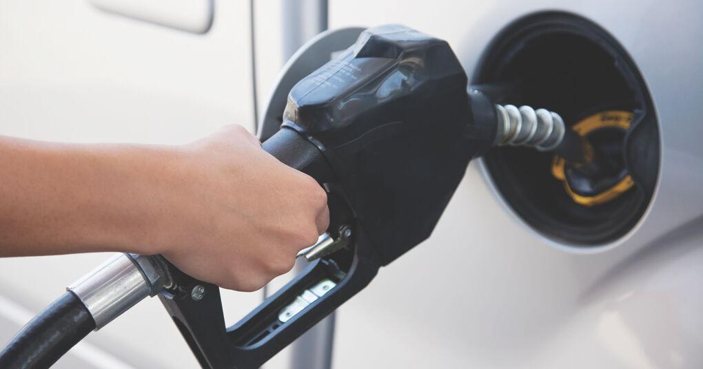 Average gasoline prices down slightly in Wyoming since a week ago