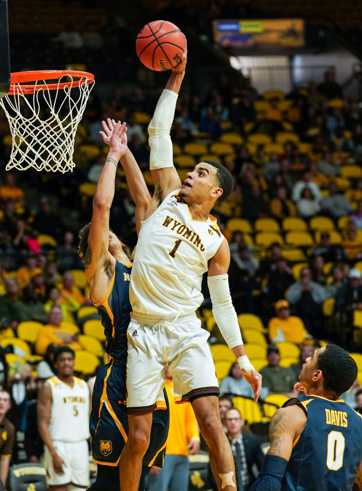 Defensive lapses do in Cowboys in loss to Bears Men s Basketball