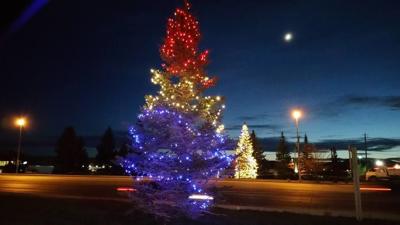 Sandwich Chamber Of Commerce Christmas Tree Lighting 2022 Adopt-A-Tree: Community Prepares To Light Up Streets | Rocket Miner |  Wyomingnews.com