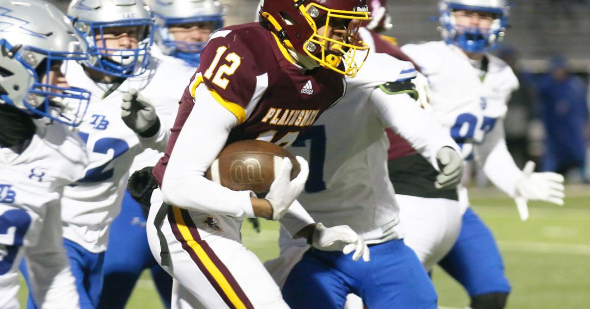 Inoah Rees Ecube Noah Reese carries the ball | | wyomingnews.com