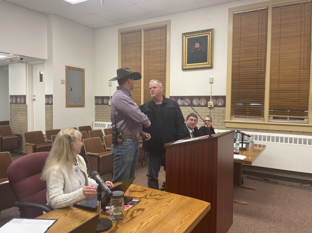 Rawlins Police Department presented with appreciation award by Carbon