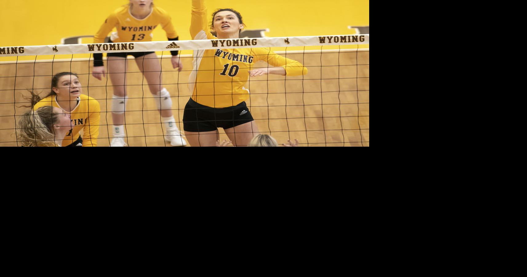 UW volleyball improves to 40 on the season University Of Wyoming