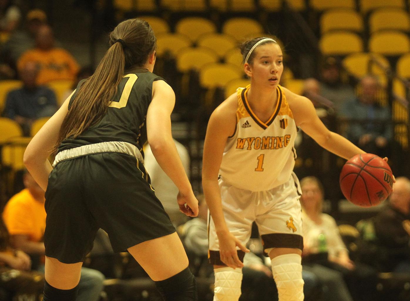 20181114_Cowgirls vs UCCS_jb_10_Karla Erjavec.JPG