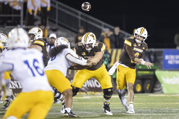 Cowboys prioritizing improved line play against New Mexico (copy