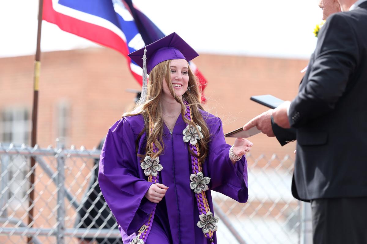 20200517-news-pinegraduation-mc-17.JPG
