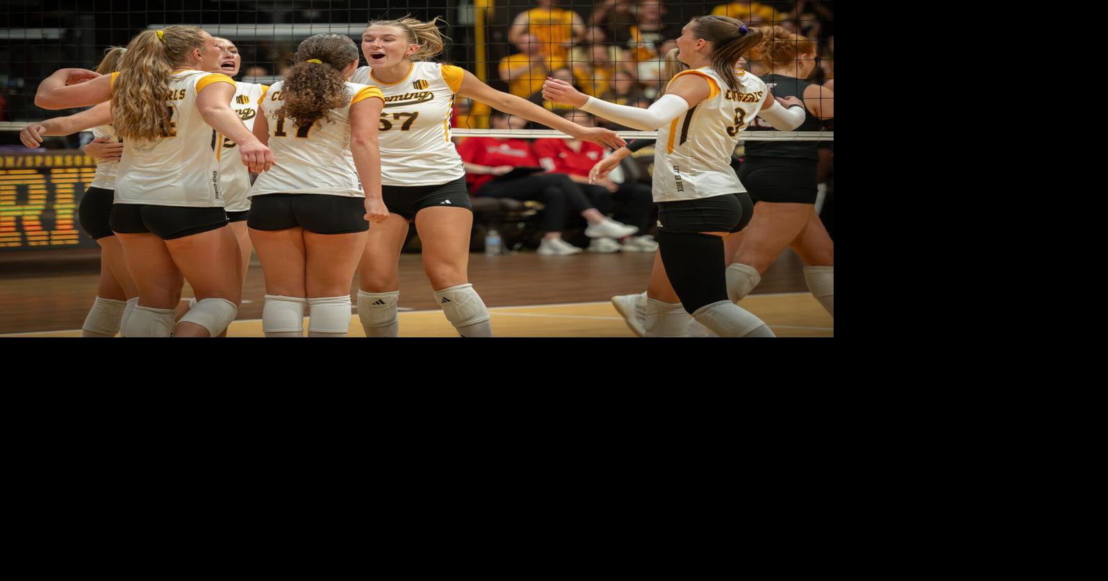Freshmen middles Heinz, Jensen, help Wyoming volleyball stop UC Santa Barbara