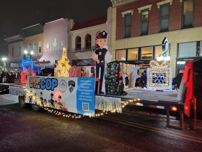 Cop Float Celebrating the holidays | News | wyomingnews.com