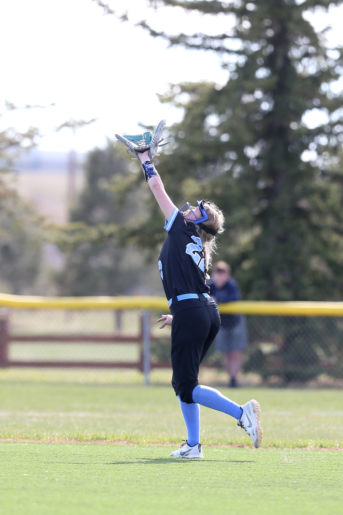 20210430-spts-eastsoftball-mc-7.JPG