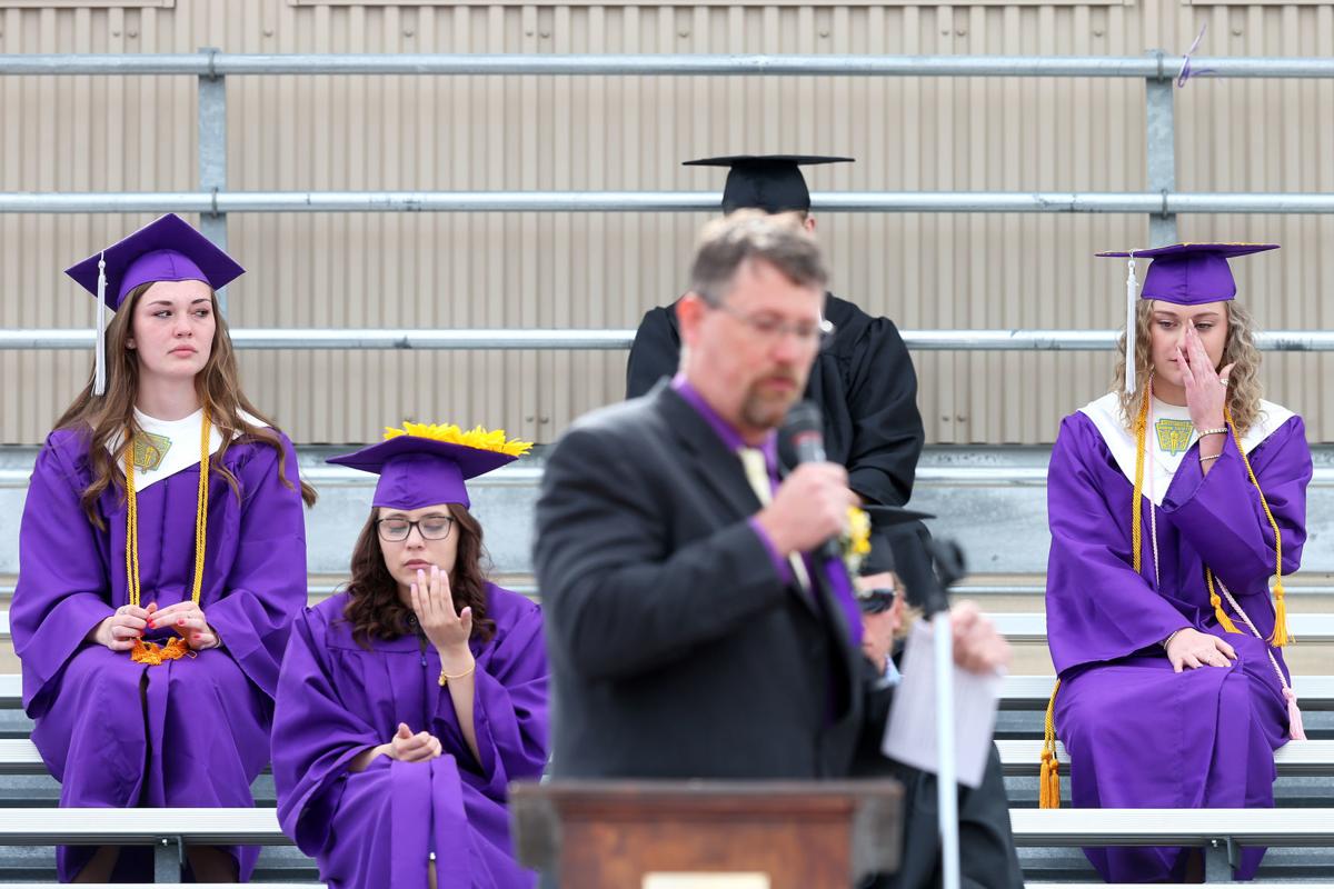 20200517-news-pinegraduation-mc-13.JPG