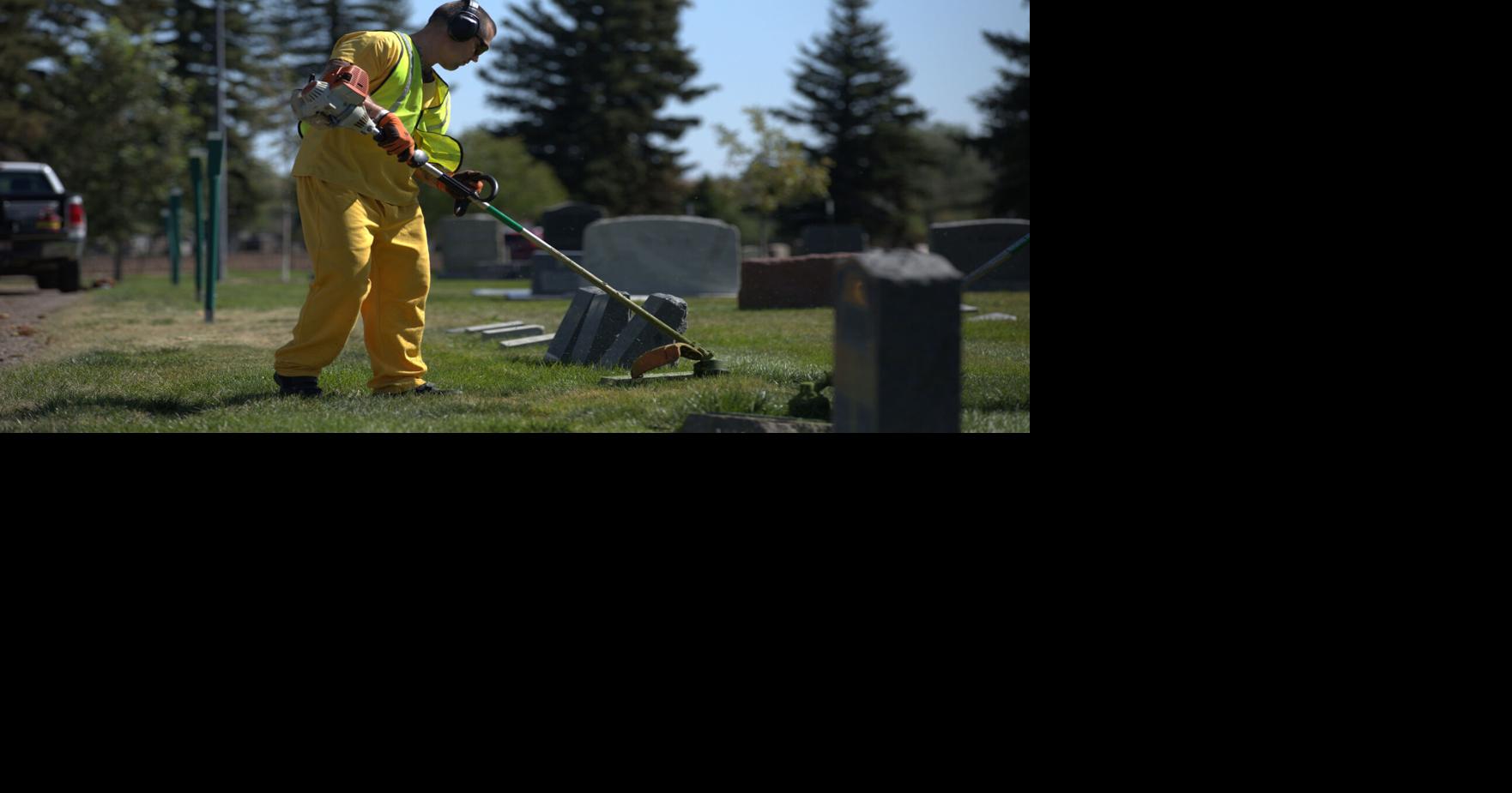 Inmate workers volunteer for community projects in exchange for lunch ...
