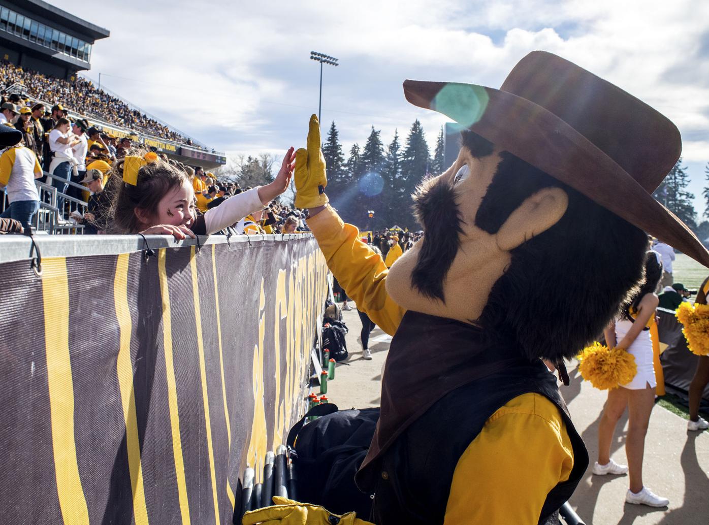 20211107-feat-uwfootball-rg-01.JPG